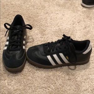 Boys Adidas Samba shoes 4.5